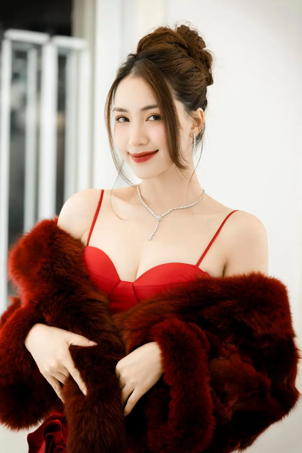 hoa-minzy-gap-su-co-bi-lua-hat-vao-mat-5