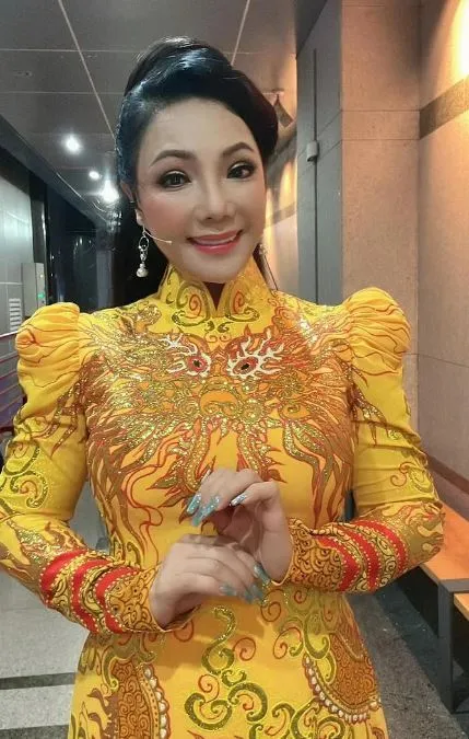 nu-nghe-si-cai-luong-hat-lo-to-1