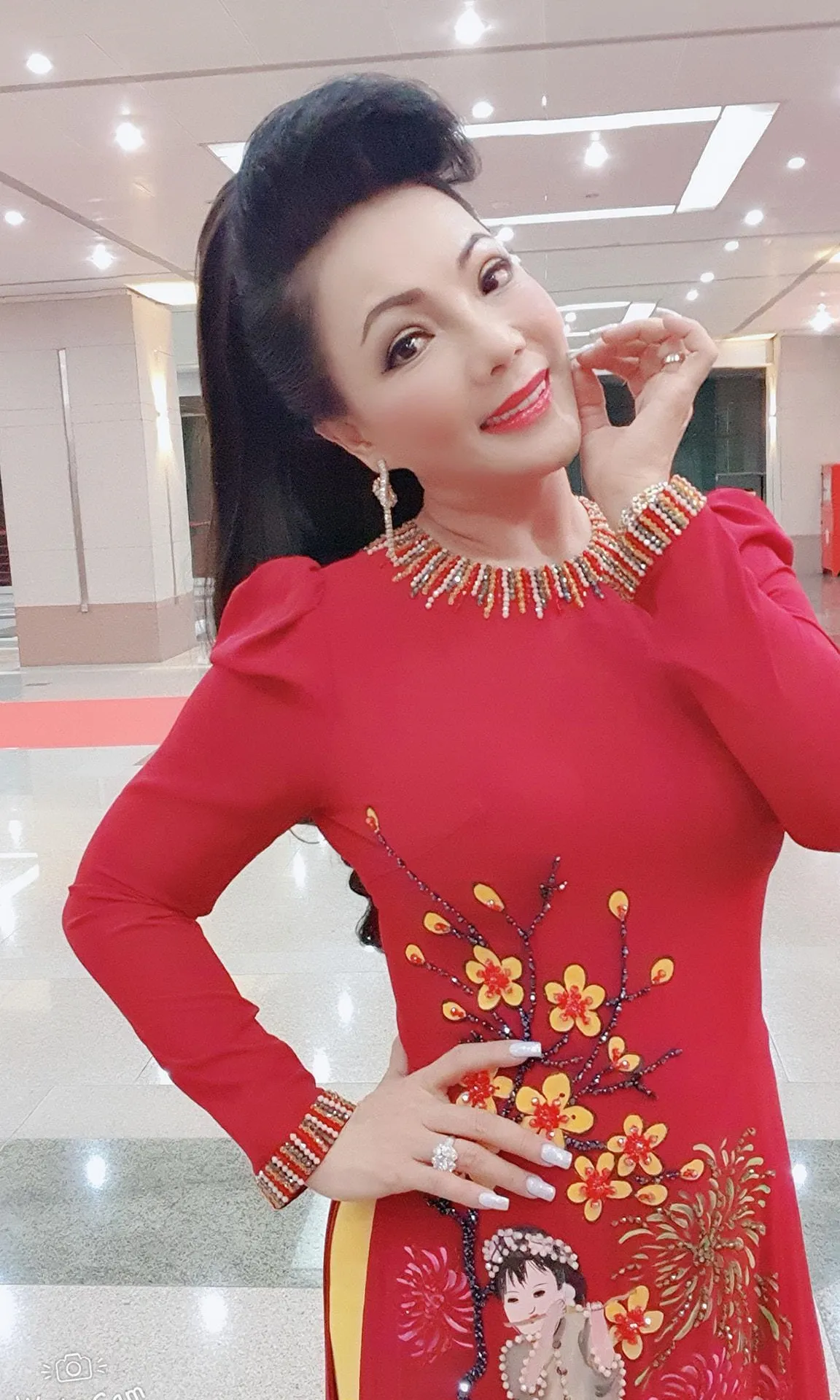 nu-nghe-si-cai-luong-hat-lo-to-2