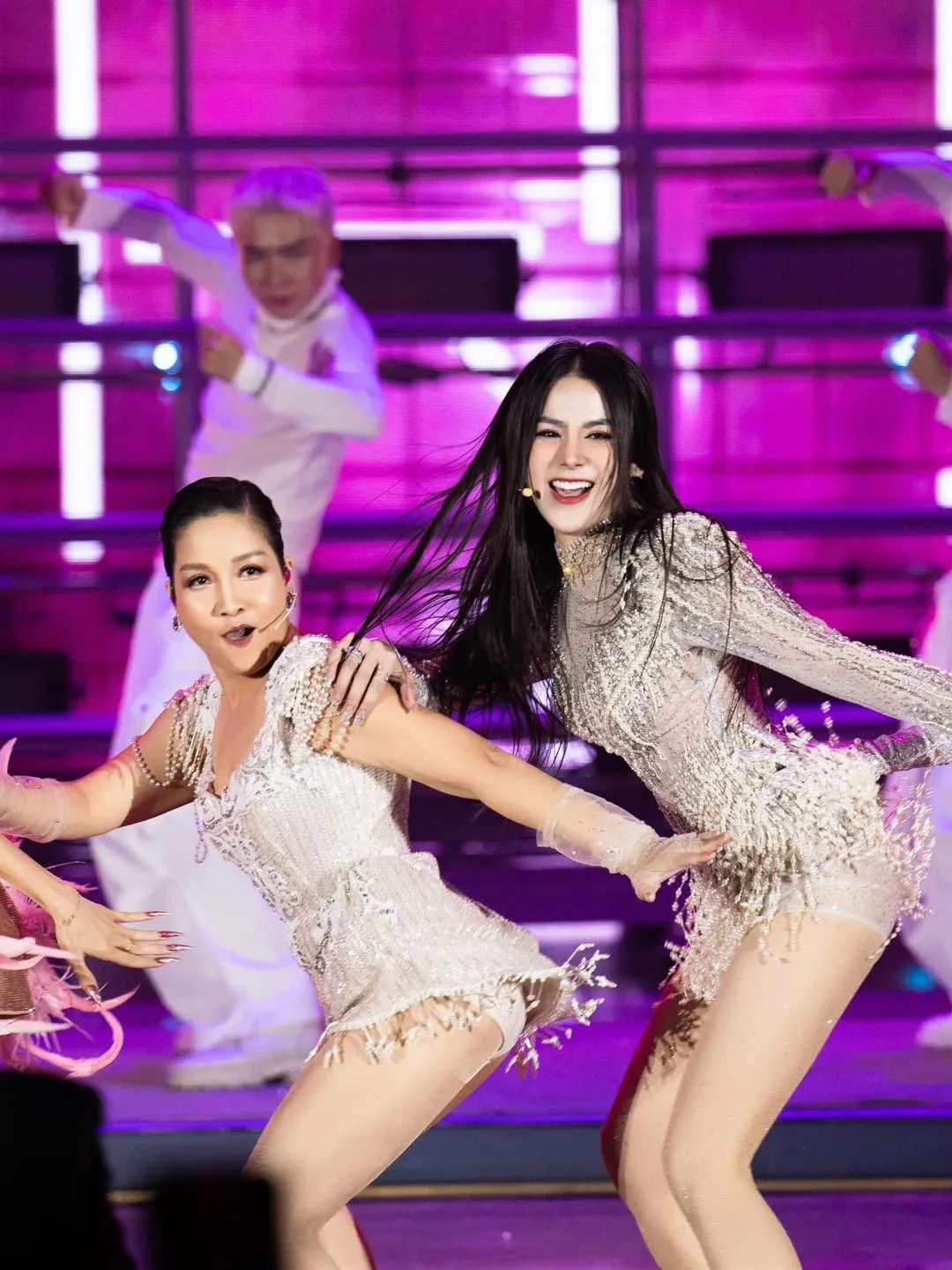 my-linh-dap-tra-chuyen-mat-ngan-1