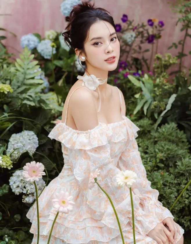 my-nhan-viet-18-tuoi-lam-me-don-than