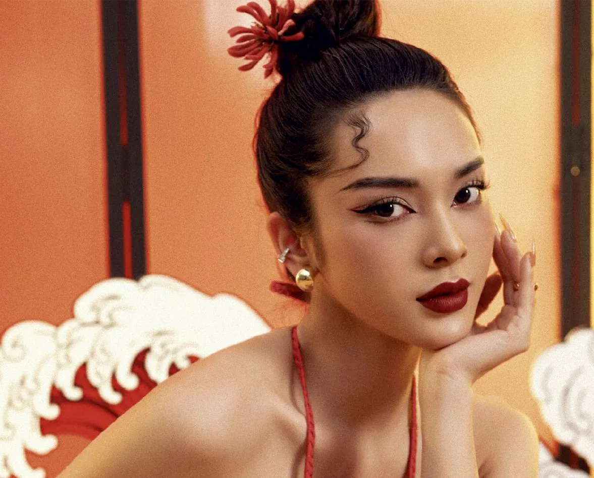 my-nhan-viet-18-tuoi-lam-me-don-than-2