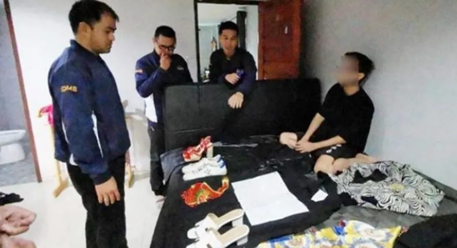 nam-ca-si-tre-bi-bat-vi-lay-1,3-ty-cua-quan-ly-2