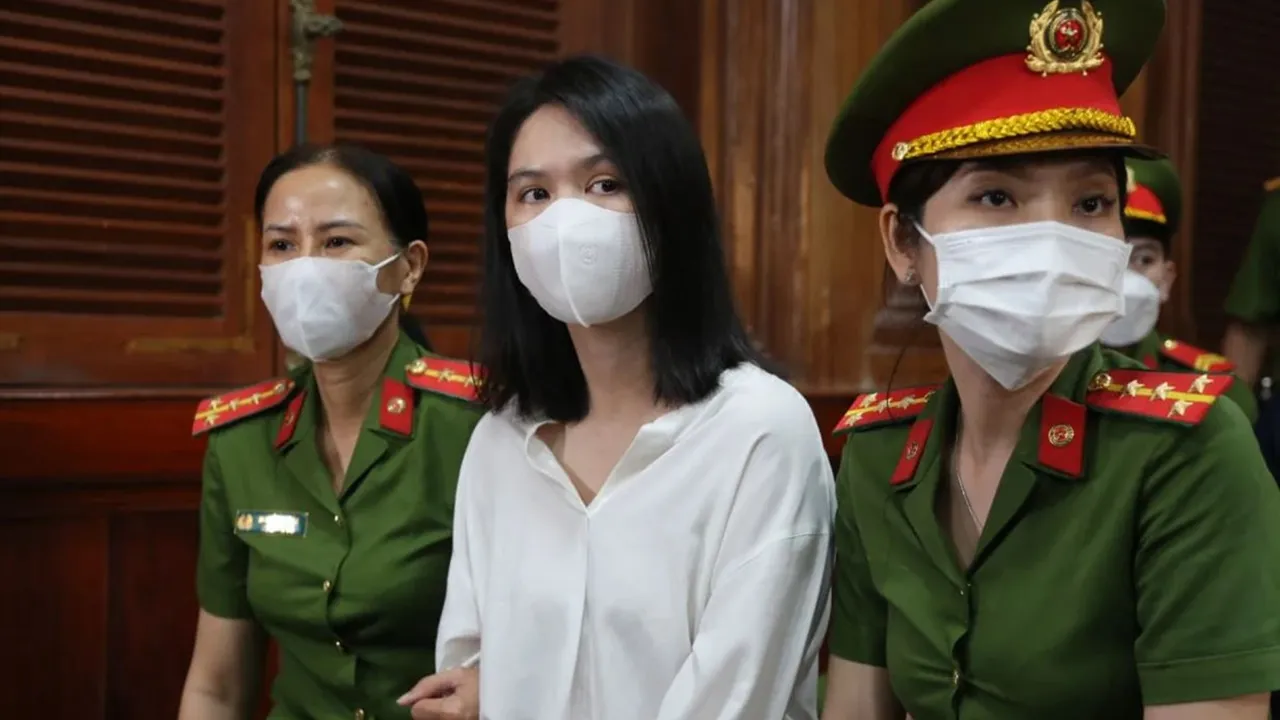 ngoc-trinh-ra-toa-co-7-nguoi-bi-an-trieu-tap