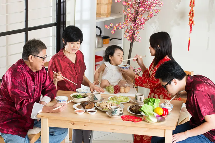 3-bua-tiec-khong-nen-tham-gia-ngay-tet-1