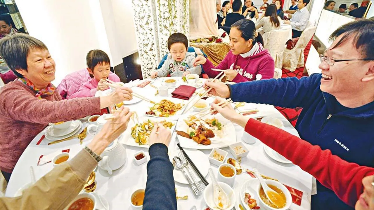 3-bua-tiec-khong-nen-tham-gia-ngay-tet