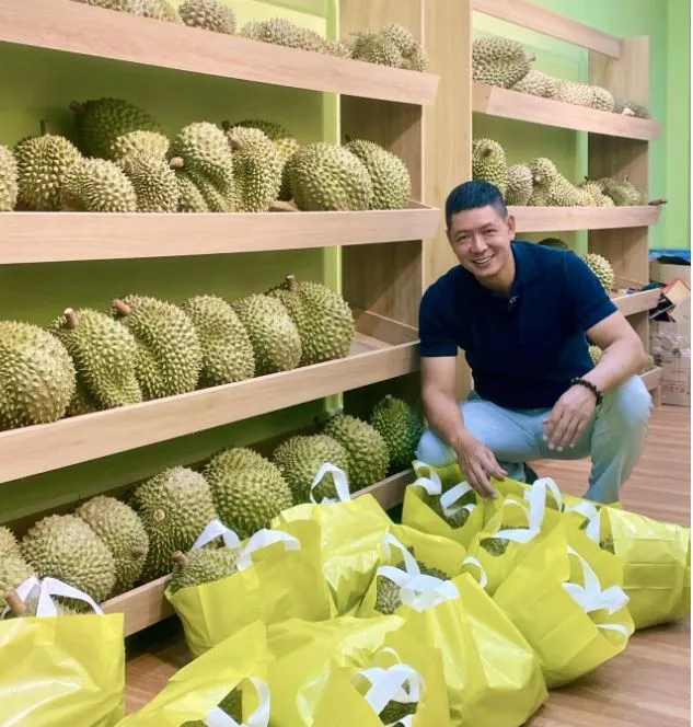 nam-dien-vien-roi-showbiz-di-ban-sau-rieng