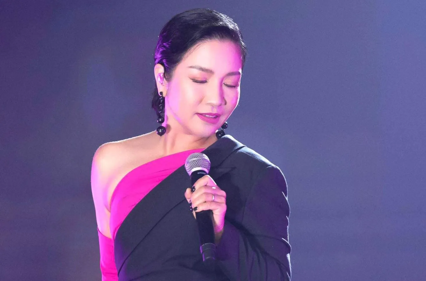 my-linh-bi-quat-tran-roi-trung-dau-3