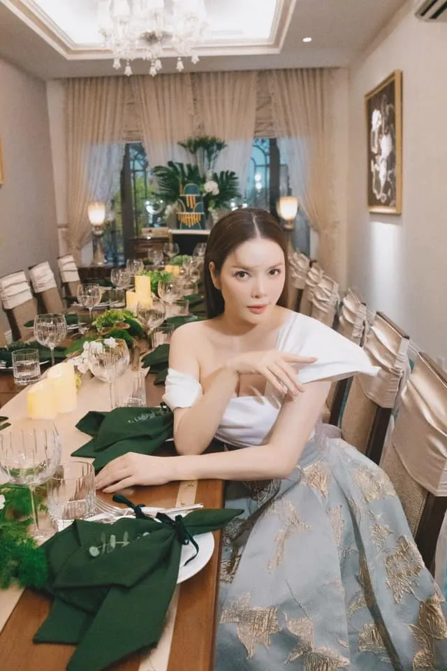 sao-nu-vbiz-bi-don-phong-toa-tai-san-2