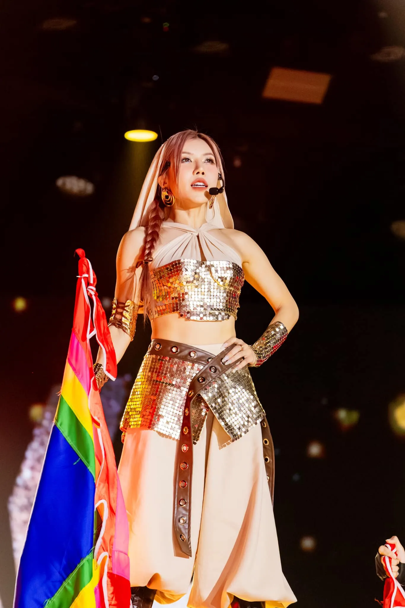 trang-phap-noi-gi-tham-gia-show-ban-trung-2