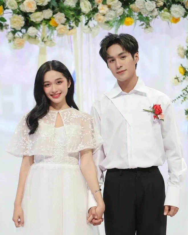 otis-phan-ung-ban-gai-xem-canh-hon-1