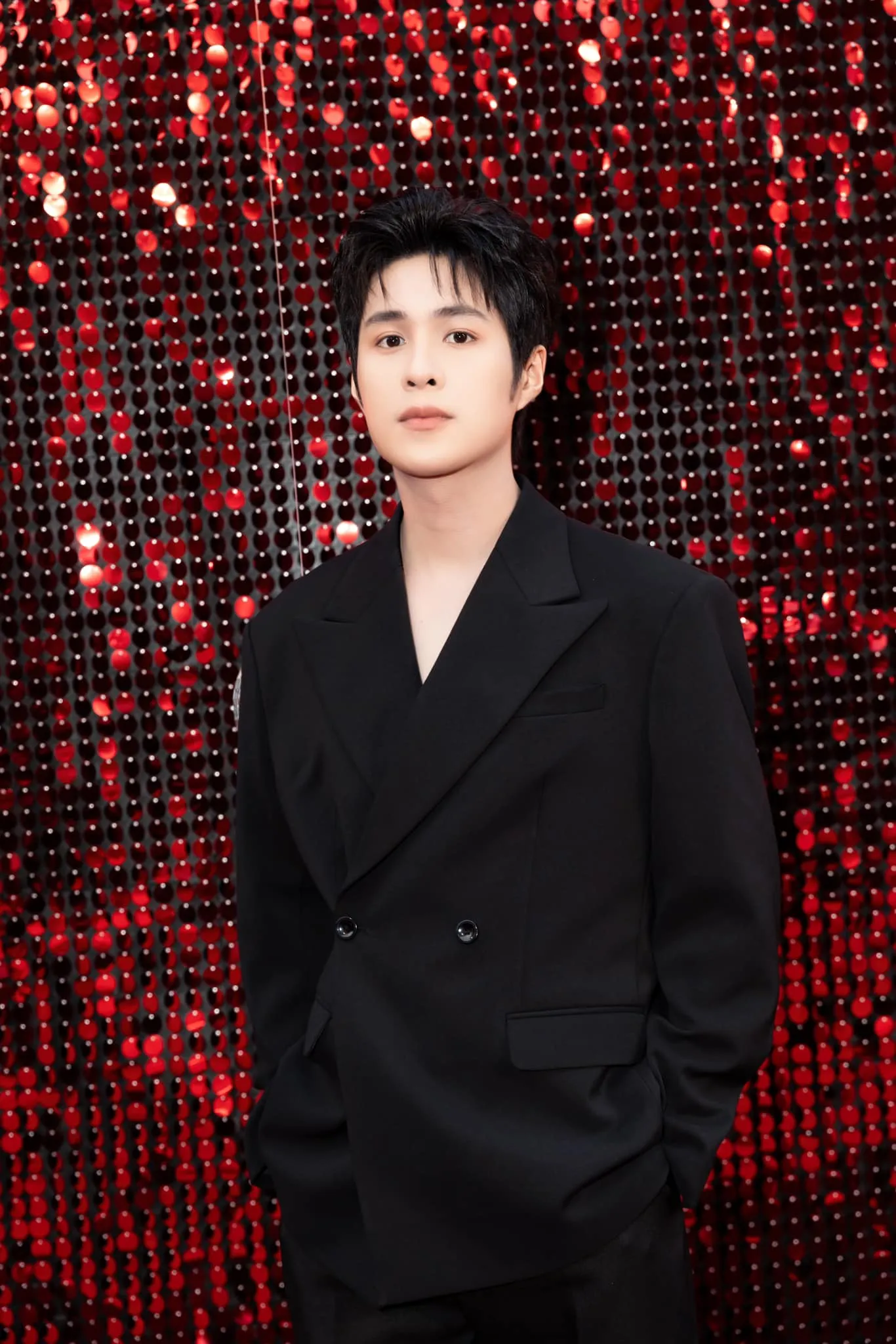 otis-phan-ung-ban-gai-xem-canh-hon-6