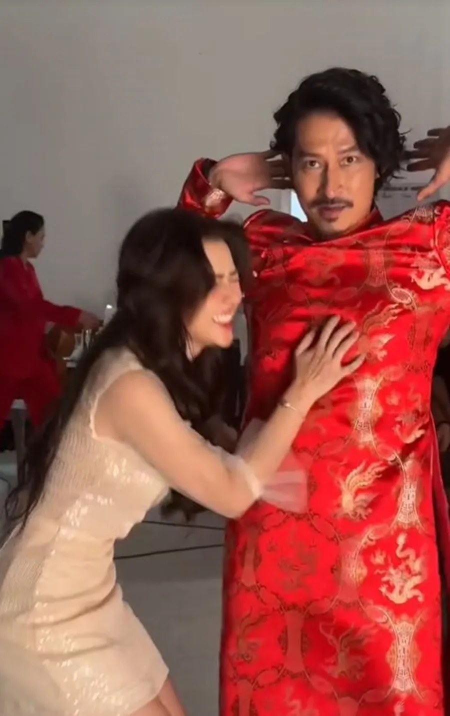 huy-khanh-than-mat-quyen-qui-2