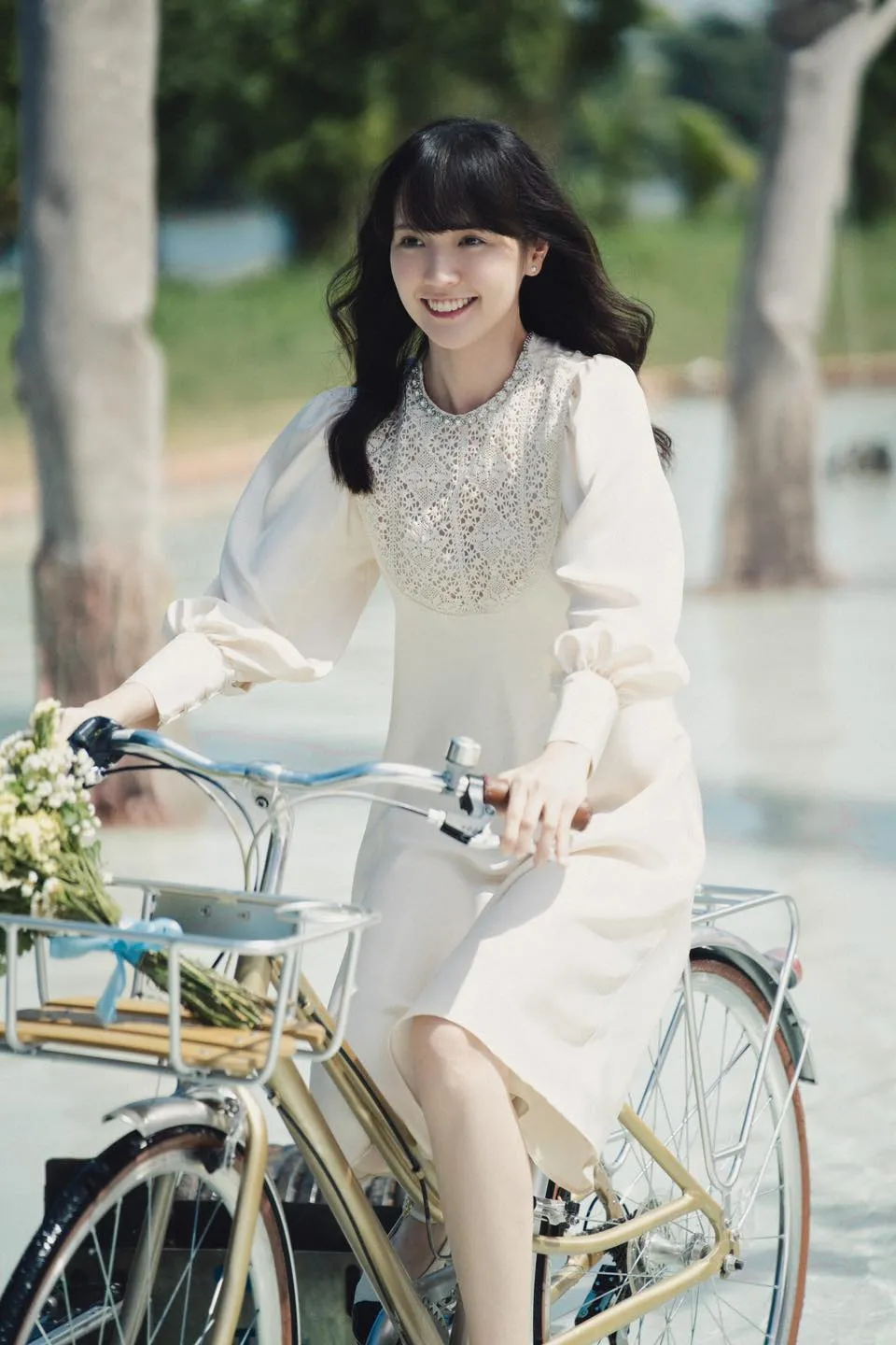 hai-tu-dua-con-di-choi-lot-top-tim-kiem