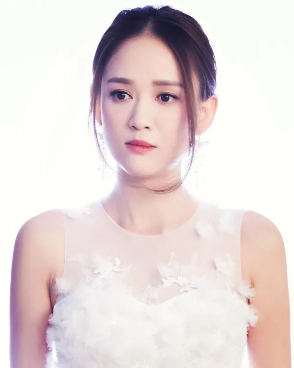 nu-dien-vien-bi-nha-chong-hat-hui-1