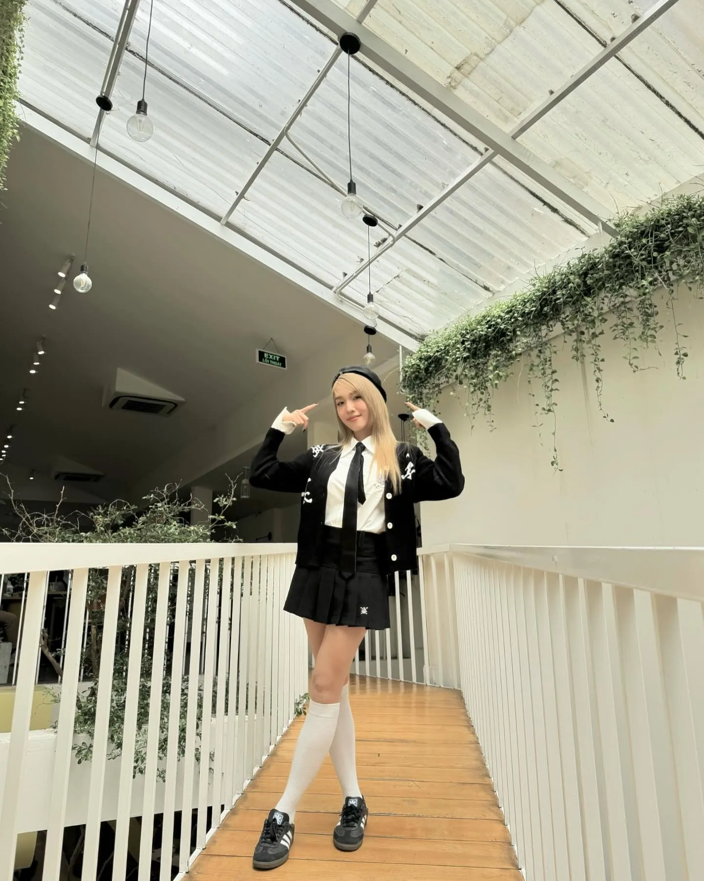 emily-ly-do-khong-tham-gia-chi-dep-1