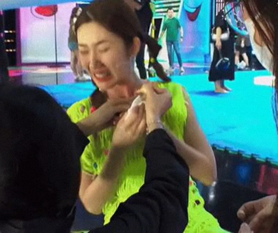 thuy-ngan-bi-thuong-gan-mat-trong-chuong-trinh-1