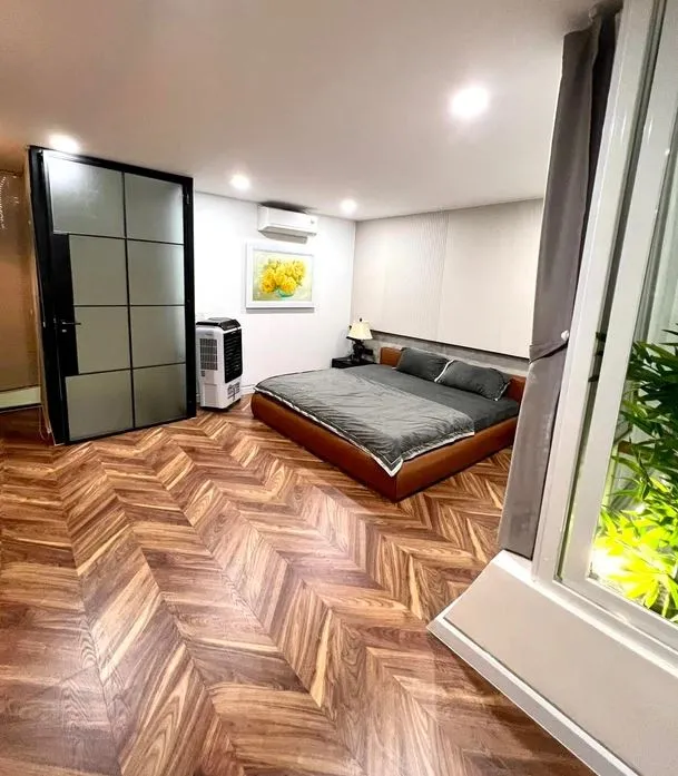 nam-ca-si-viet-len-phuong-4