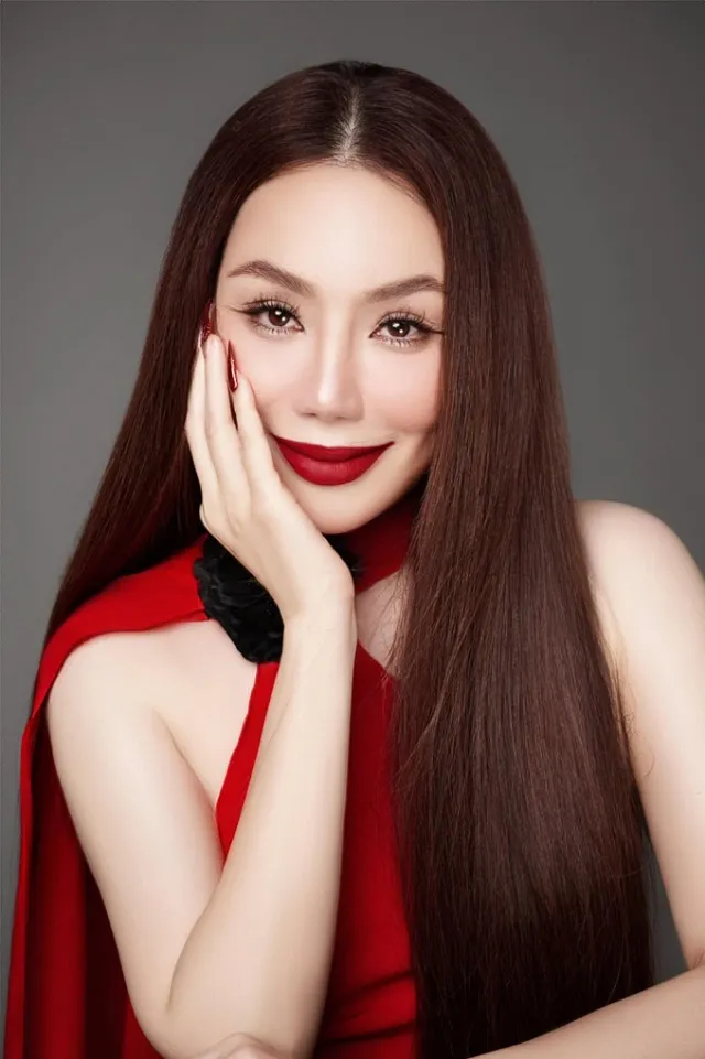 nu-ca-si-hong-mat-vi-kem-tron-1