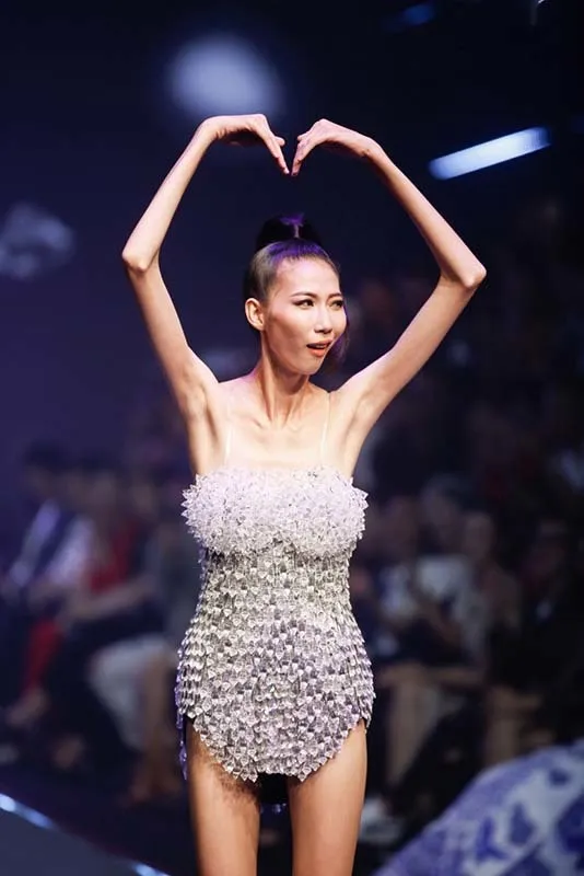 nguoi-mau-ban-tra-muoi-ot-1