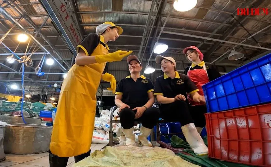 hoa-minzy-lam-cuu-van-fan-khong-nhan-ra-1