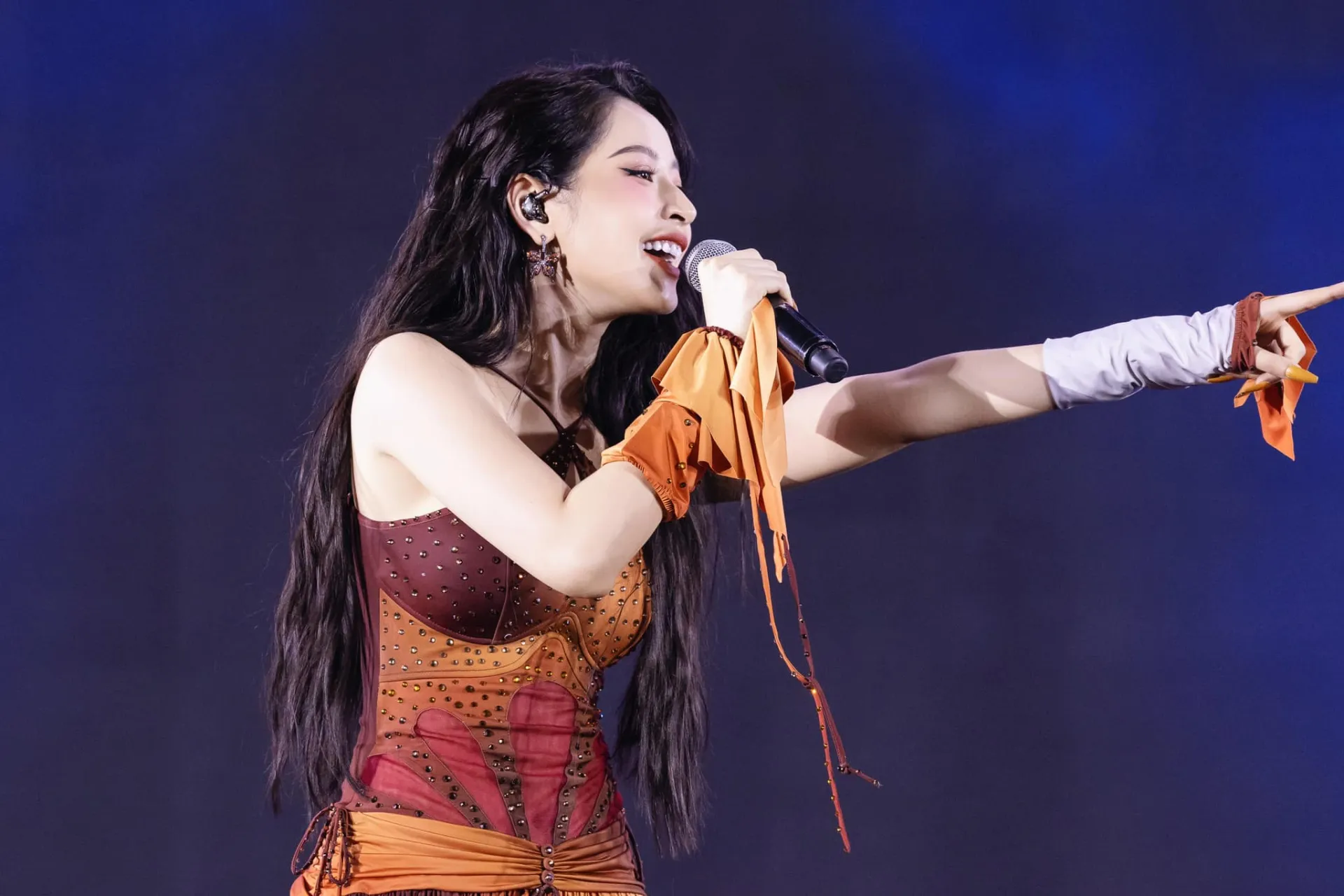 chi-pu-coi-do-san-khau-3