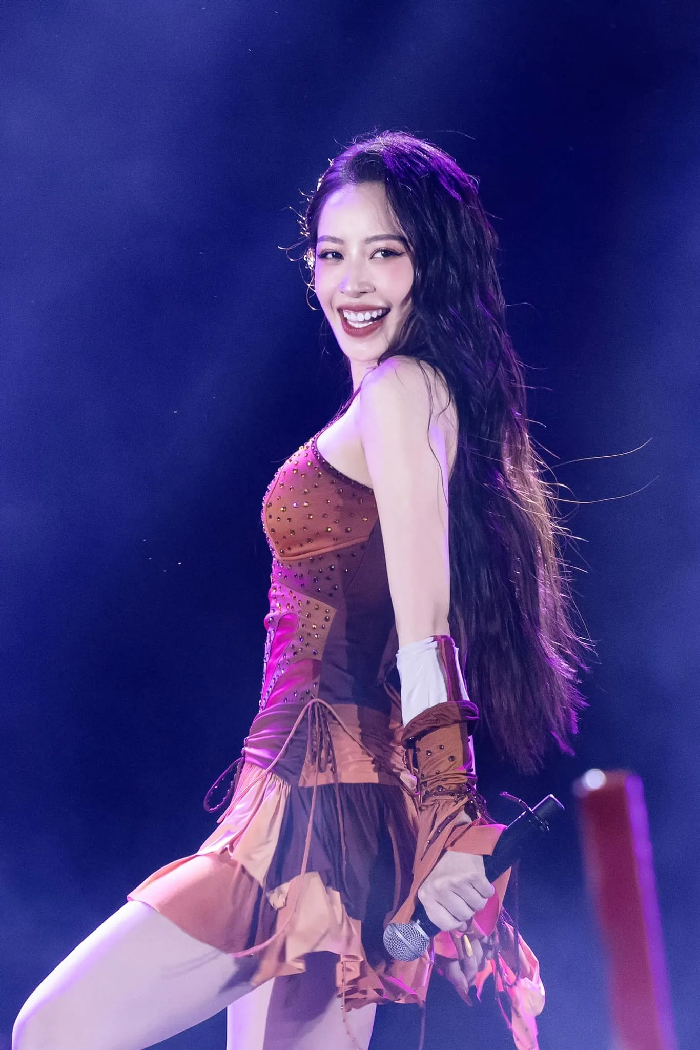 chi-pu-coi-do-san-khau-4