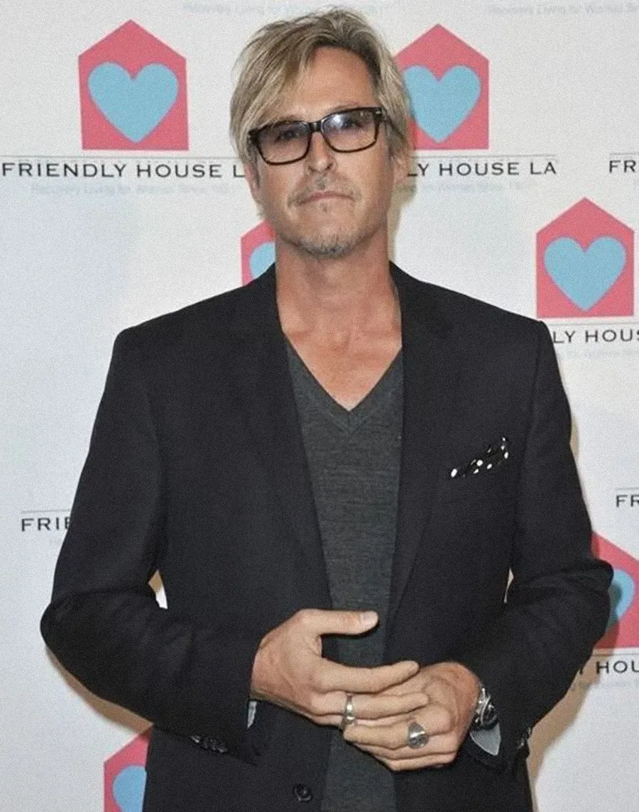 nam-ca-si-qua-doi-5-ngay-3