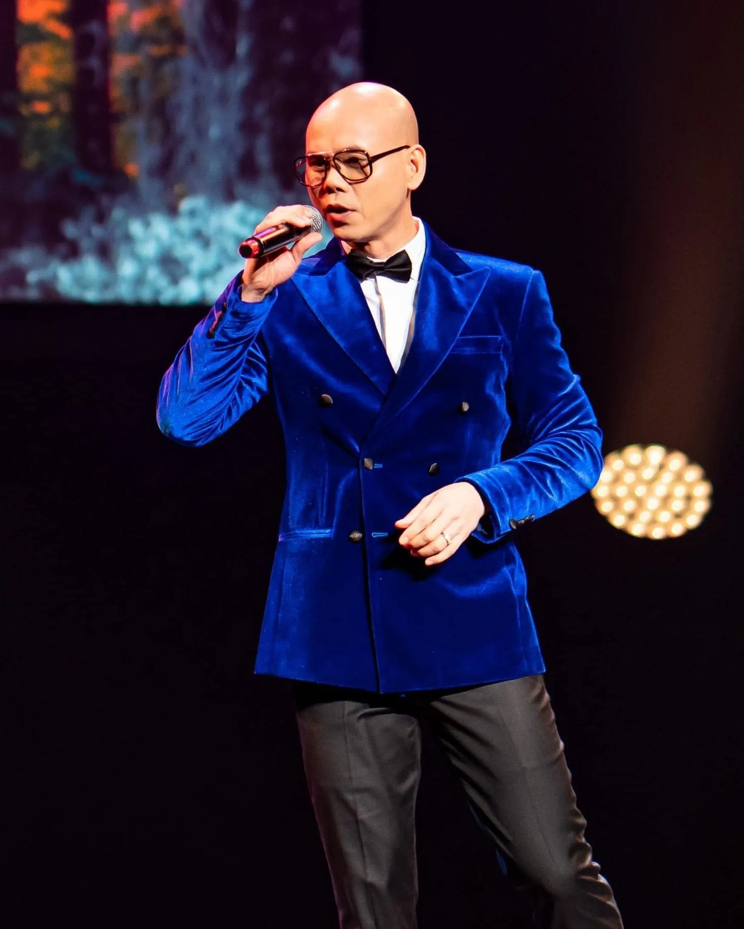 phan-dinh-tung-vuot-chong-gai-4