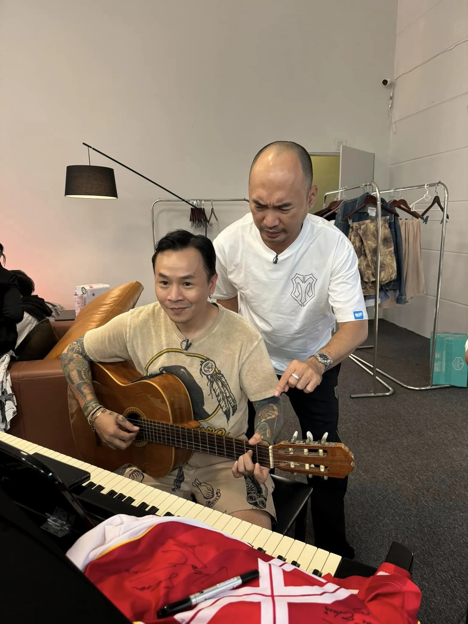 tien-luat-binz-anh-trai-vuot-ngan-chong-gai-1