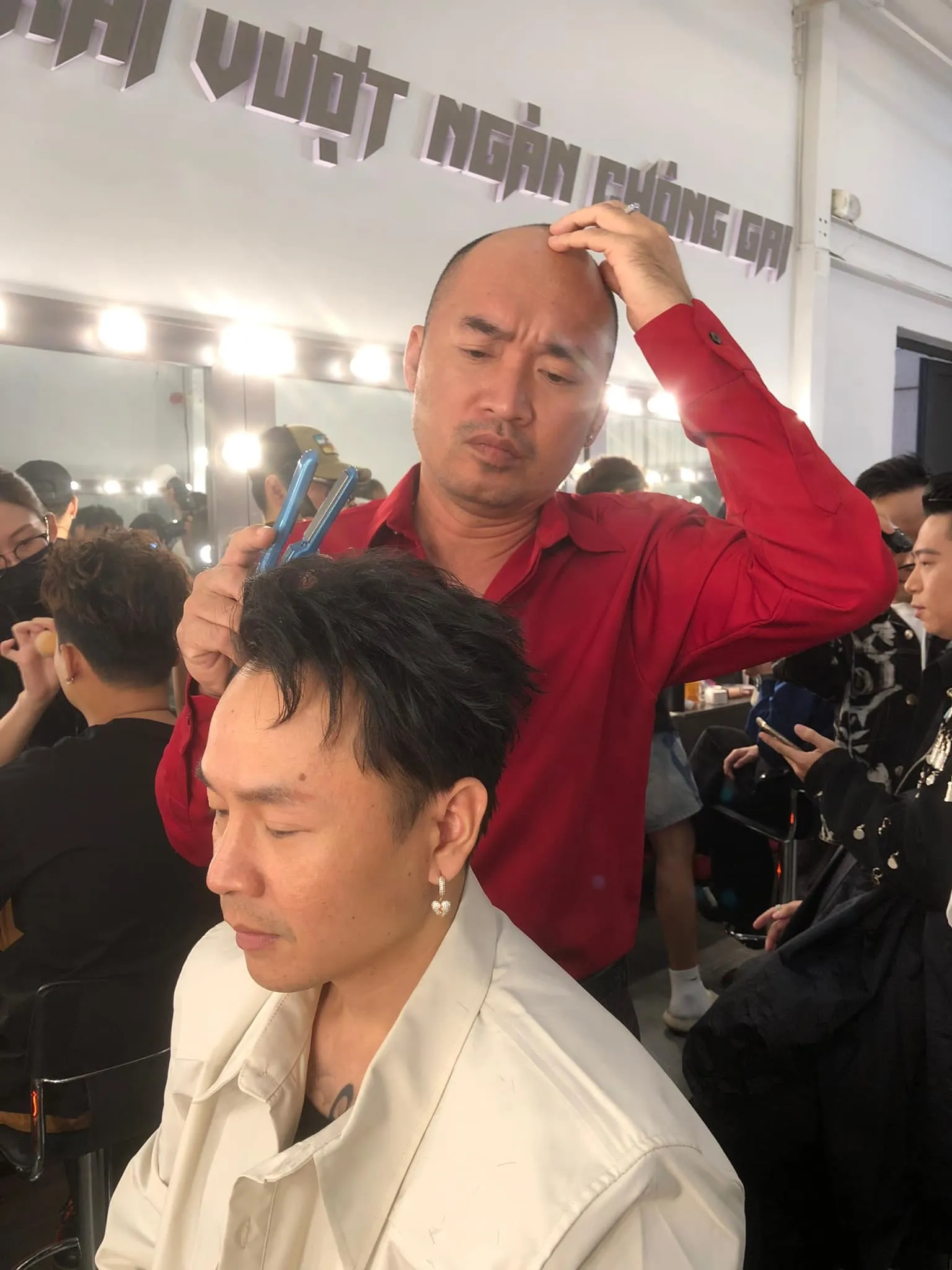 tien-luat-binz-anh-trai-vuot-ngan-chong-gai