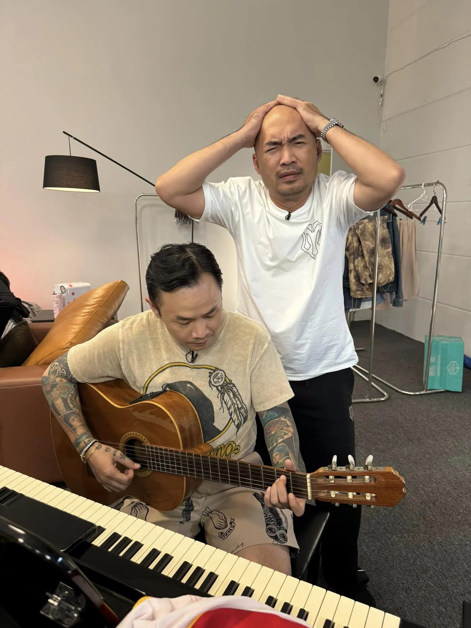 tien-luat-binz-anh-trai-vuot-ngan-chong-gai-2