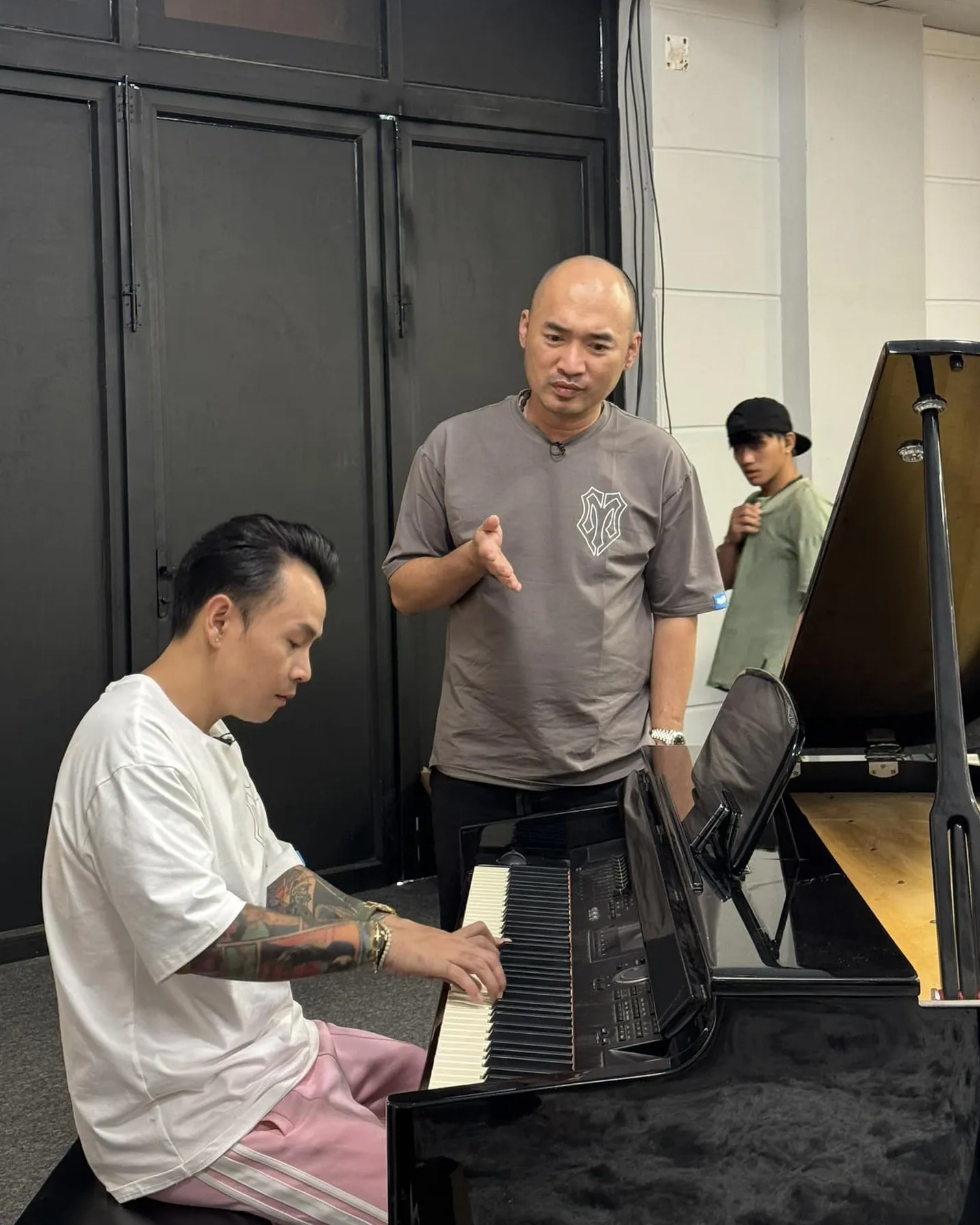 tien-luat-binz-anh-trai-vuot-ngan-chong-gai-3