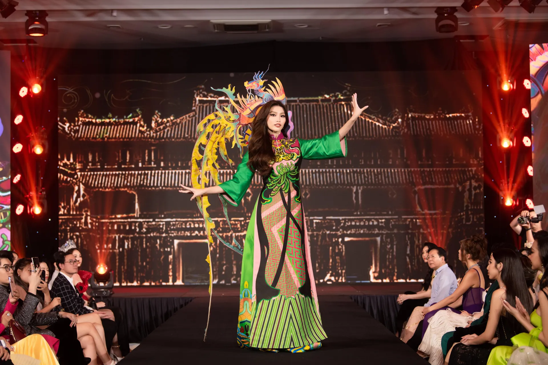 Á HẬU CHẾ NGUYỄN QUỲNH CHÂU-min