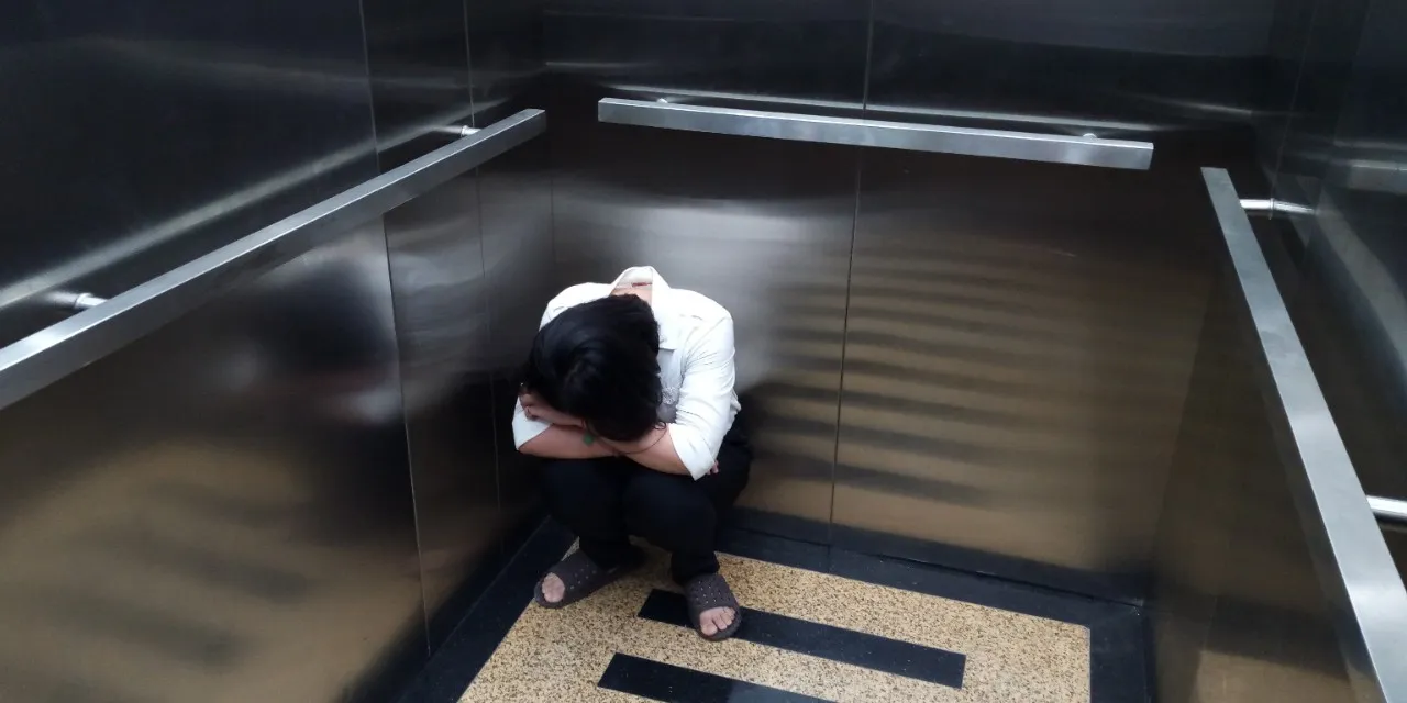 thang-may-bi-mat-dien