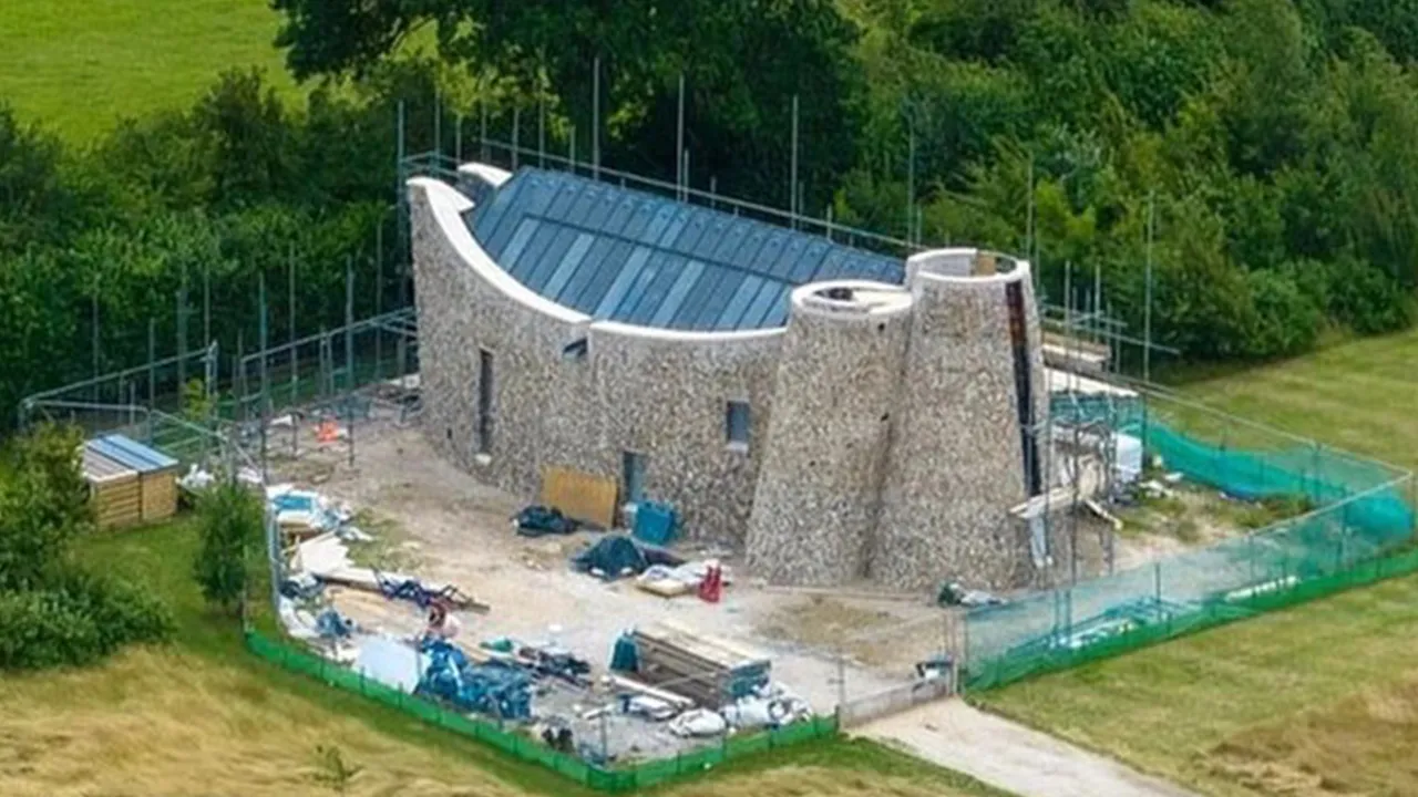 nam-ca-si-xay-lang-mo-o-tuoi-32-tai-nha-rieng