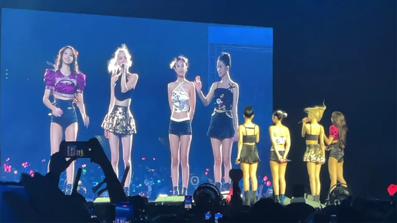 nam-thanh-nien-mao-danh-ban-to-chuc-concert-BlackPink-di-lam-dien-gia-tai-dai-hoc-Hoa-Sen