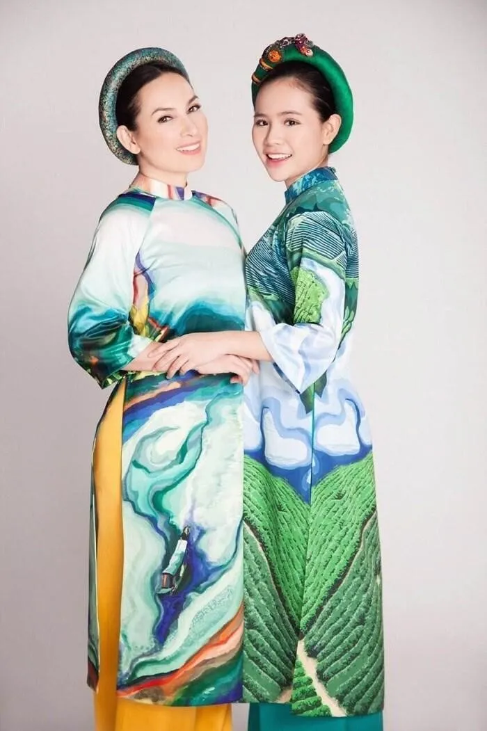 mot-ca-si-tai-dam-cuoi-gay-xon-xao-vi-duoc-nhan-xet-giong-Phi-Nhung 