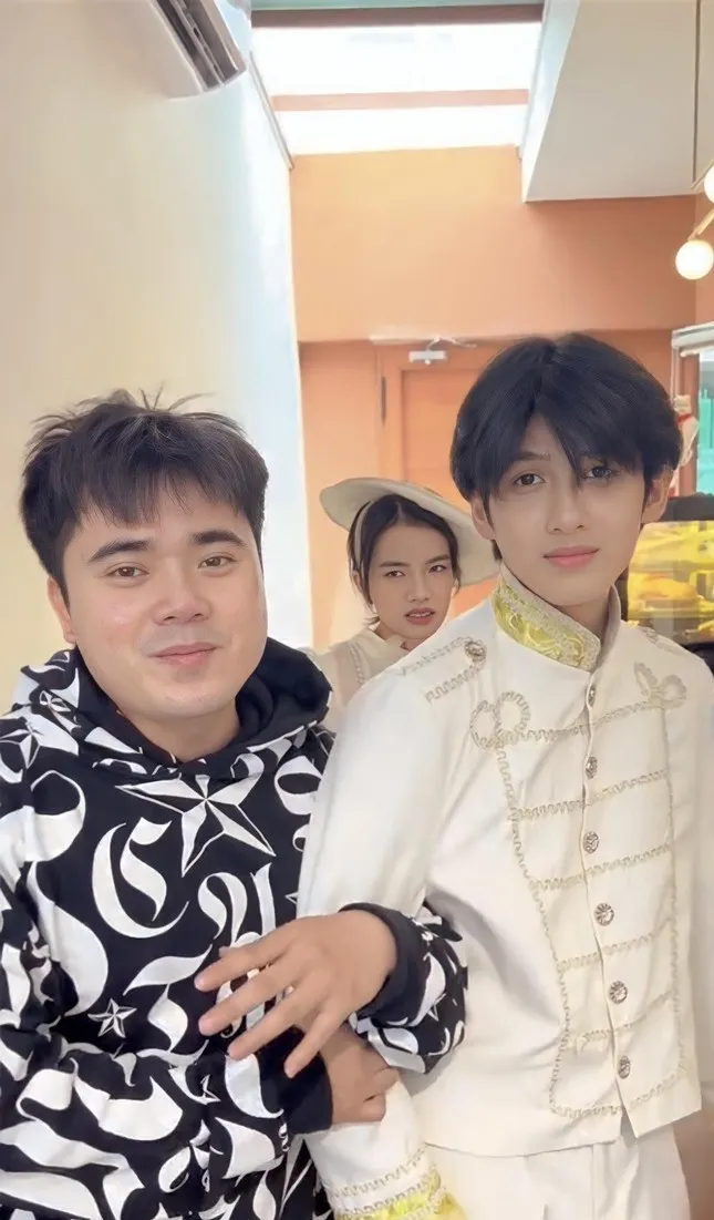 gioi-tre-bi-thao-tung-tam-li-boi-trao-luu-roi-loan-ngon-ngu 