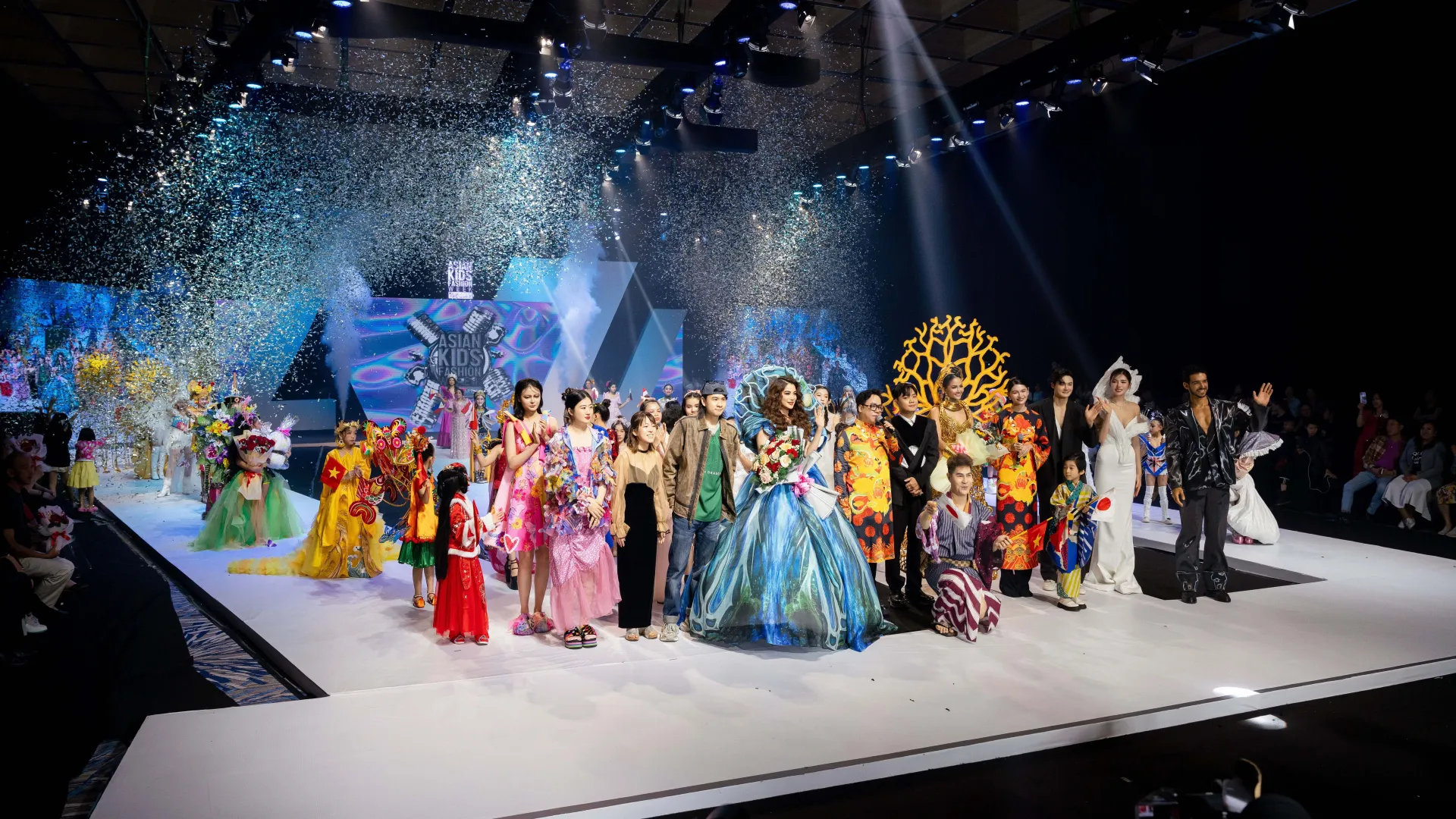 8. Trang phuc dan toc (15)