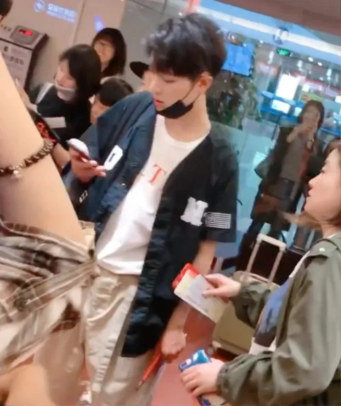 z5182104779830_5f26413c8e697581ee0e482c372ef977