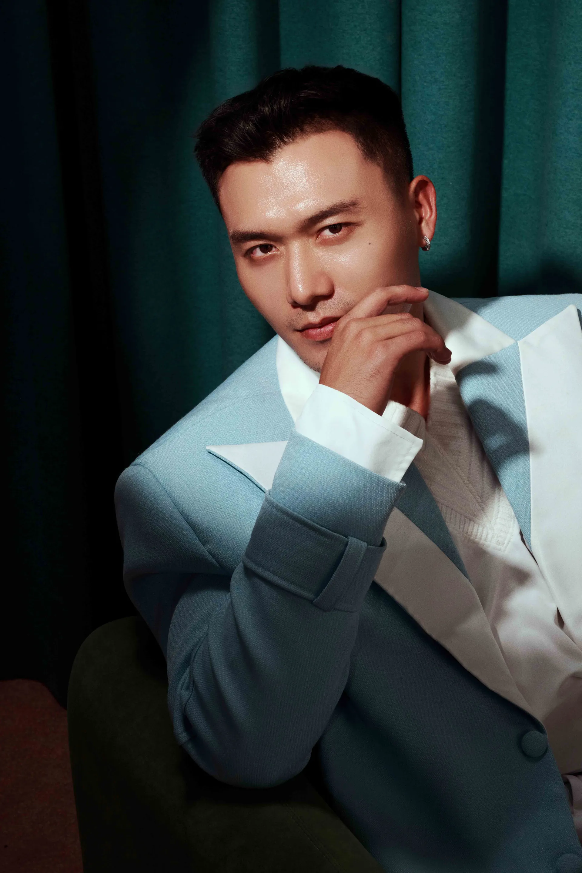 xuan-phuc-gay-xuc-dong-voi-vai-linh-cuu-hoa-trong-di-ve-phia-lua (10)