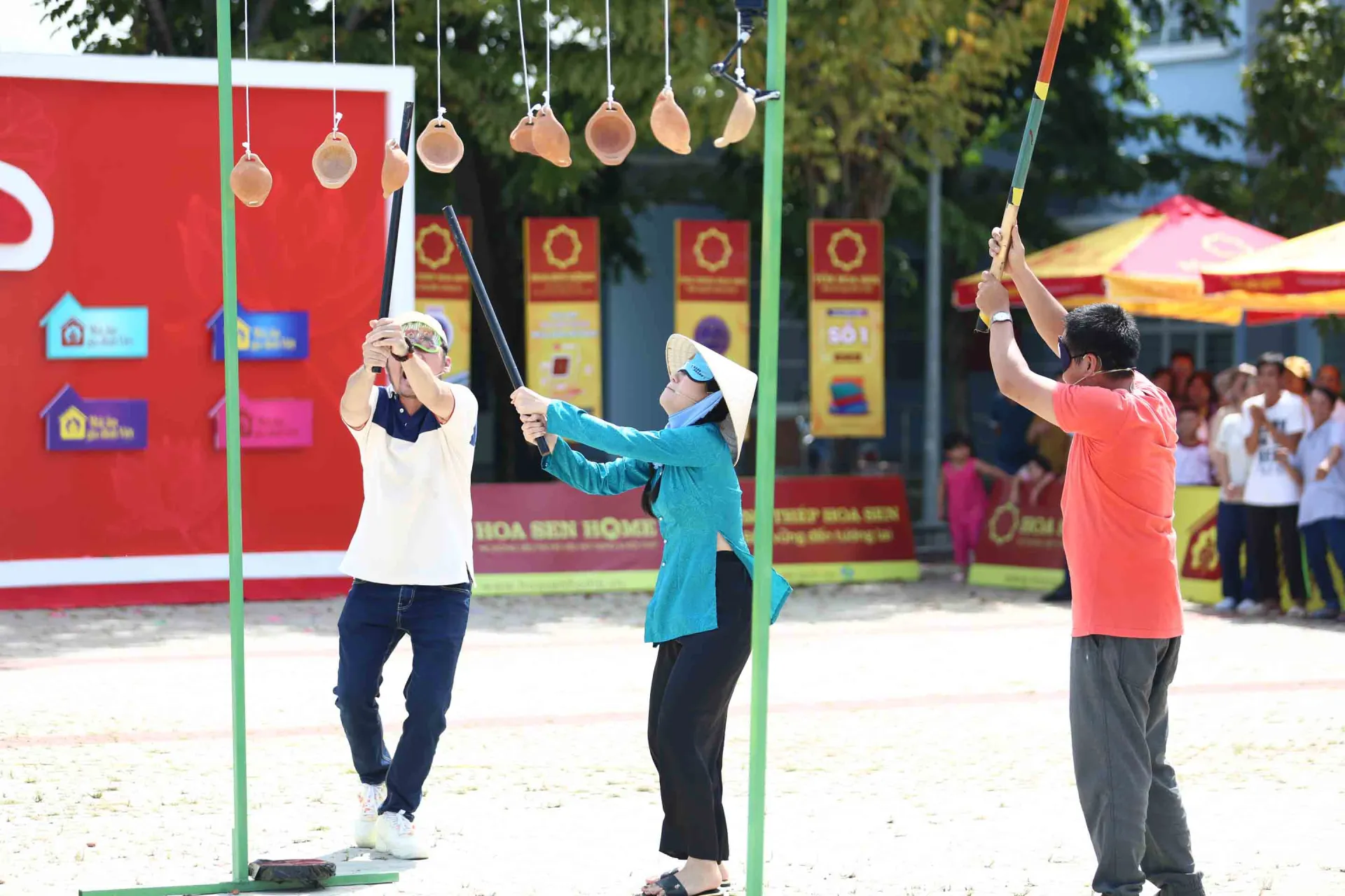 bịt mắt đập heo (6)