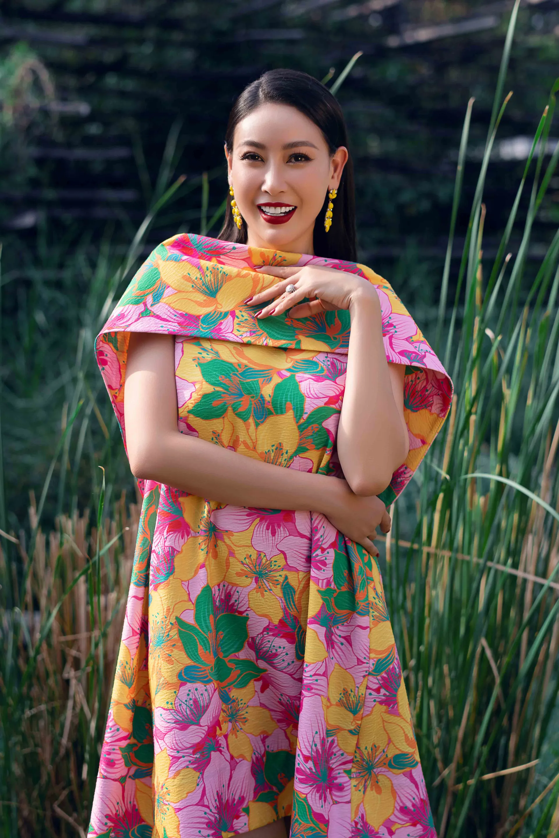 hoa-hau-ha-kieu-anh-khoe-sac-trong-5-thiet-ke-cung-hoa-tiet-xuan-he (18)