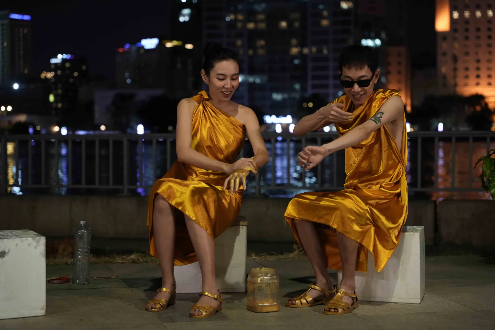 thuy-tien-dua-double2t-du-dem-hanh-nghe-nhan-tuong-va-muon-chuyen-bat-on (19)