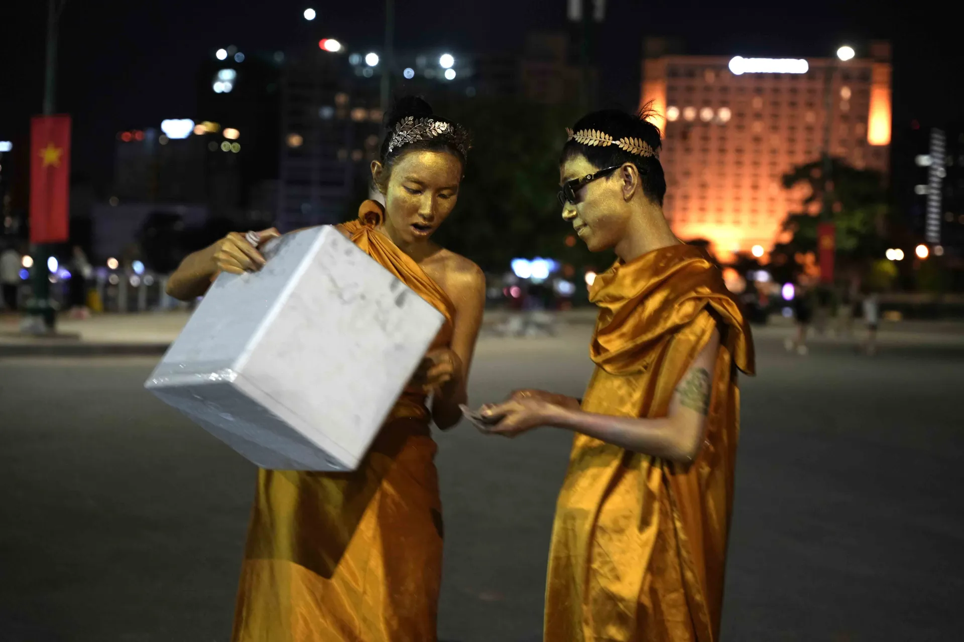 thuy-tien-dua-double2t-du-dem-hanh-nghe-nhan-tuong-va-muon-chuyen-bat-on (25)