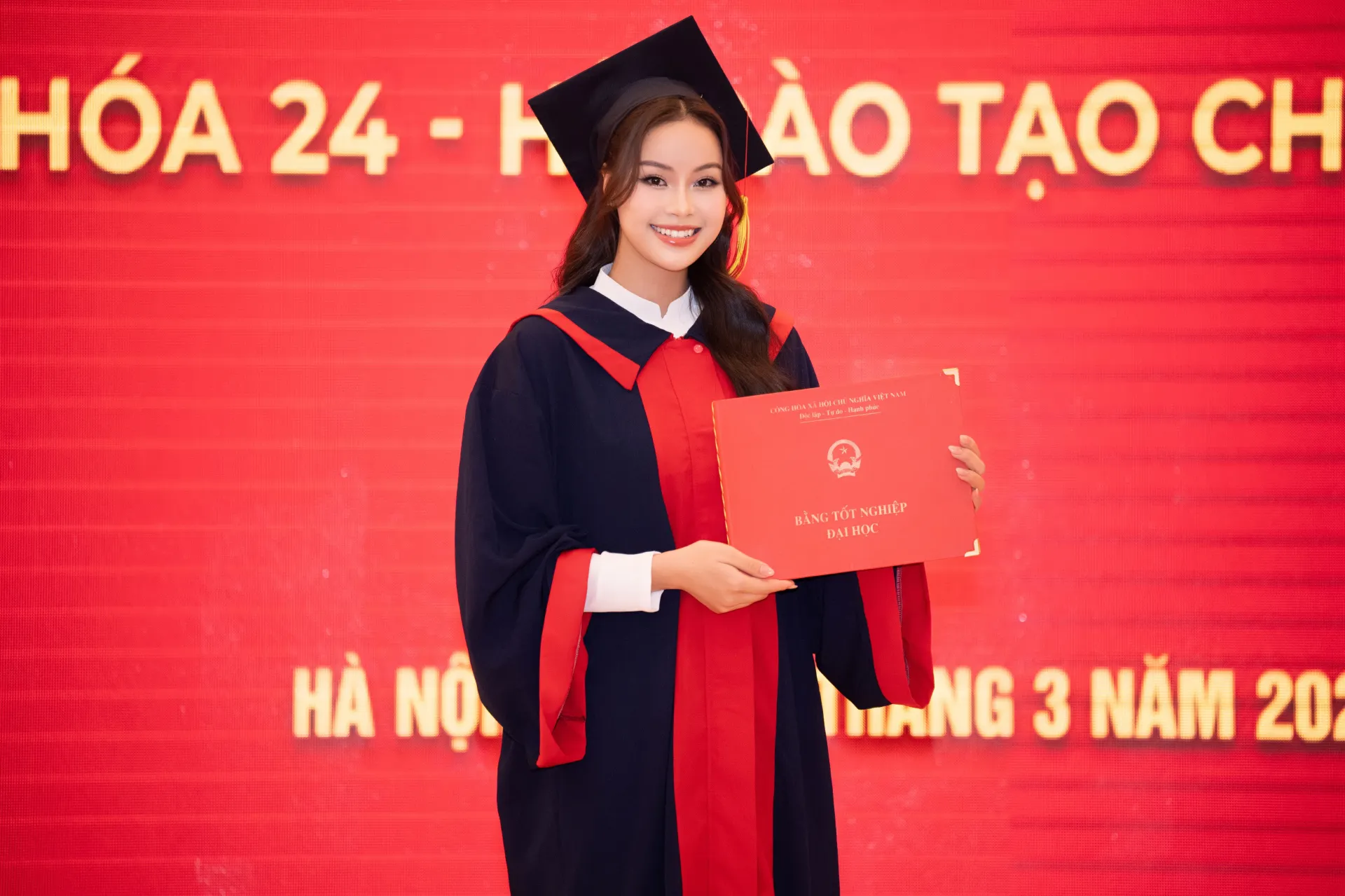 ĐÀO THỊ HIỀN TỐT NGHIỆP (16)
