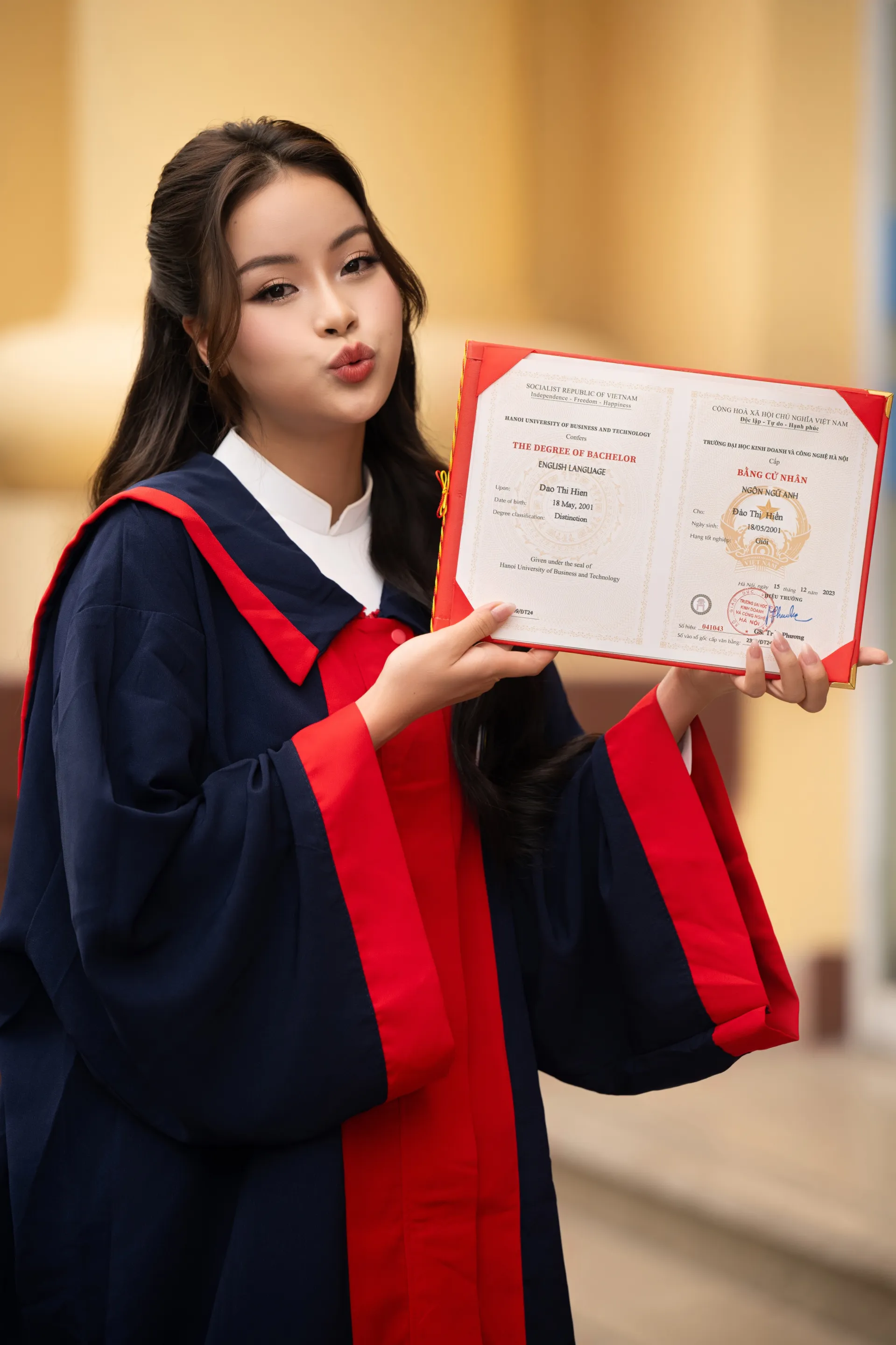 ĐÀO THỊ HIỀN TỐT NGHIỆP (4)
