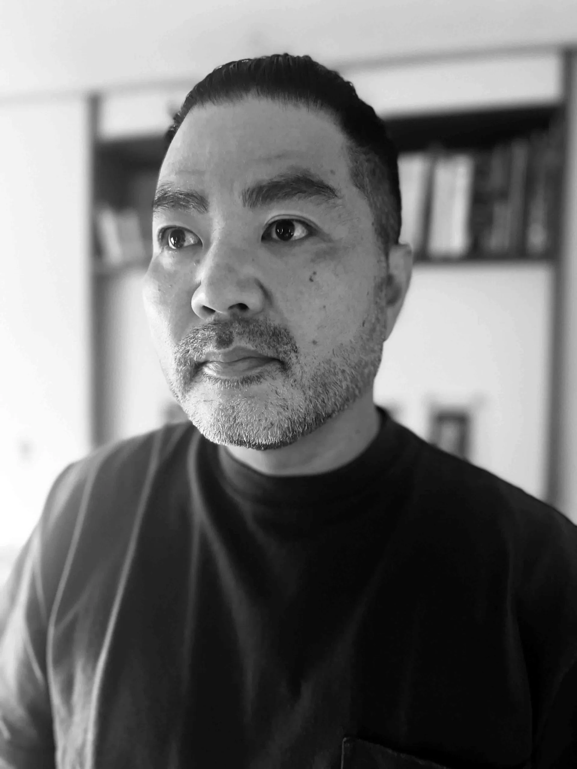 A 1 dao dien Director's headshot