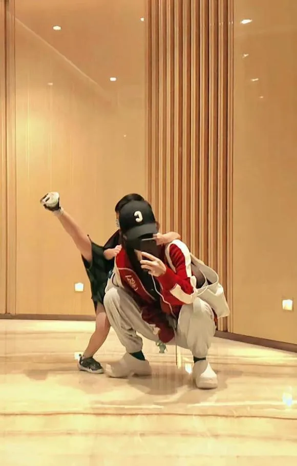 z5468508048347_471a7425afe32a282481c18138f3756e (1)